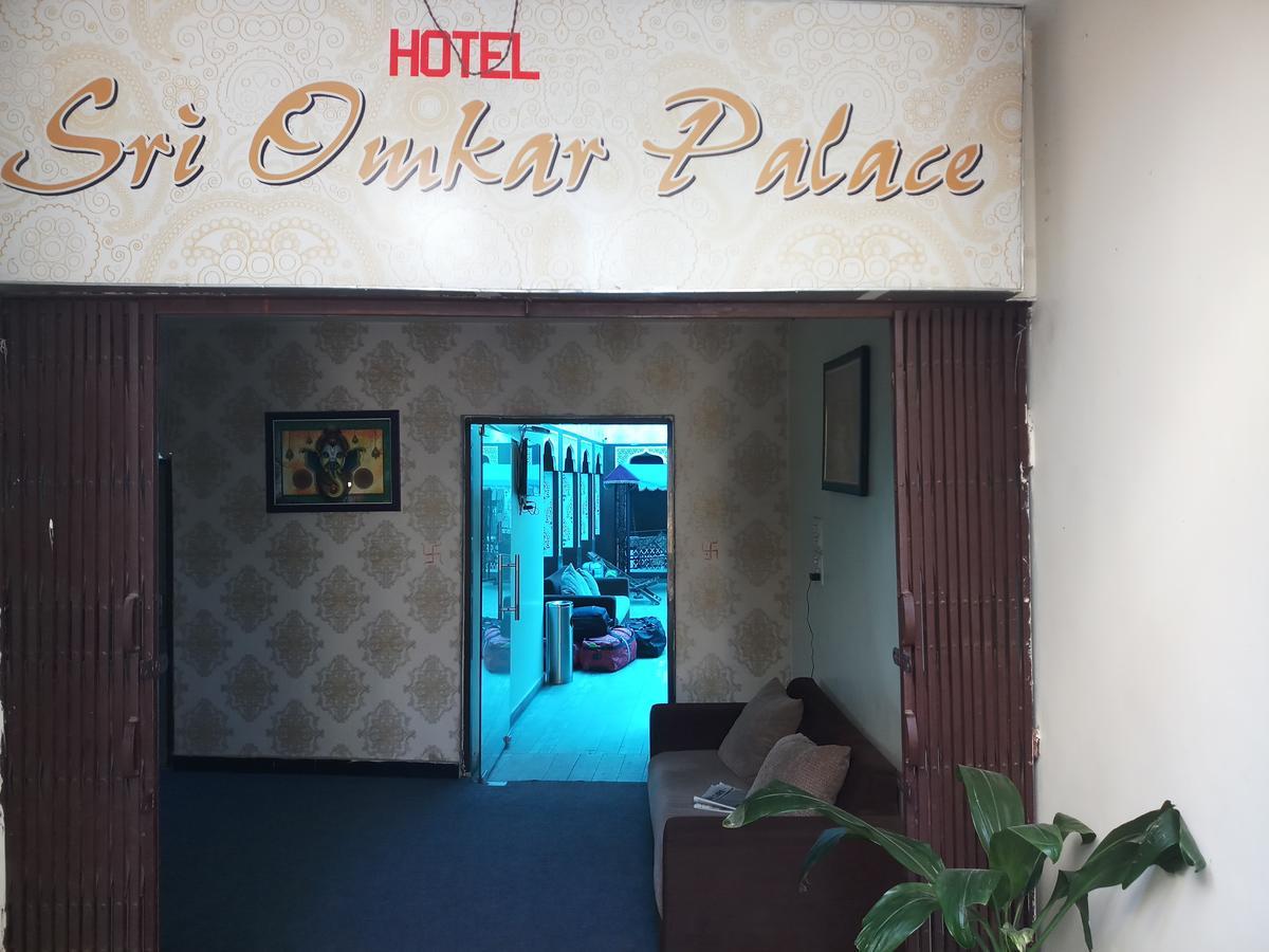 Dwivedi Hotels Sri Omkar Palace Varanasi Exterior foto