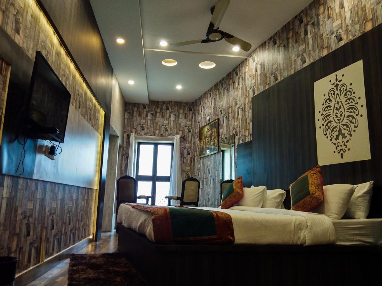 Dwivedi Hotels Sri Omkar Palace Varanasi Exterior foto