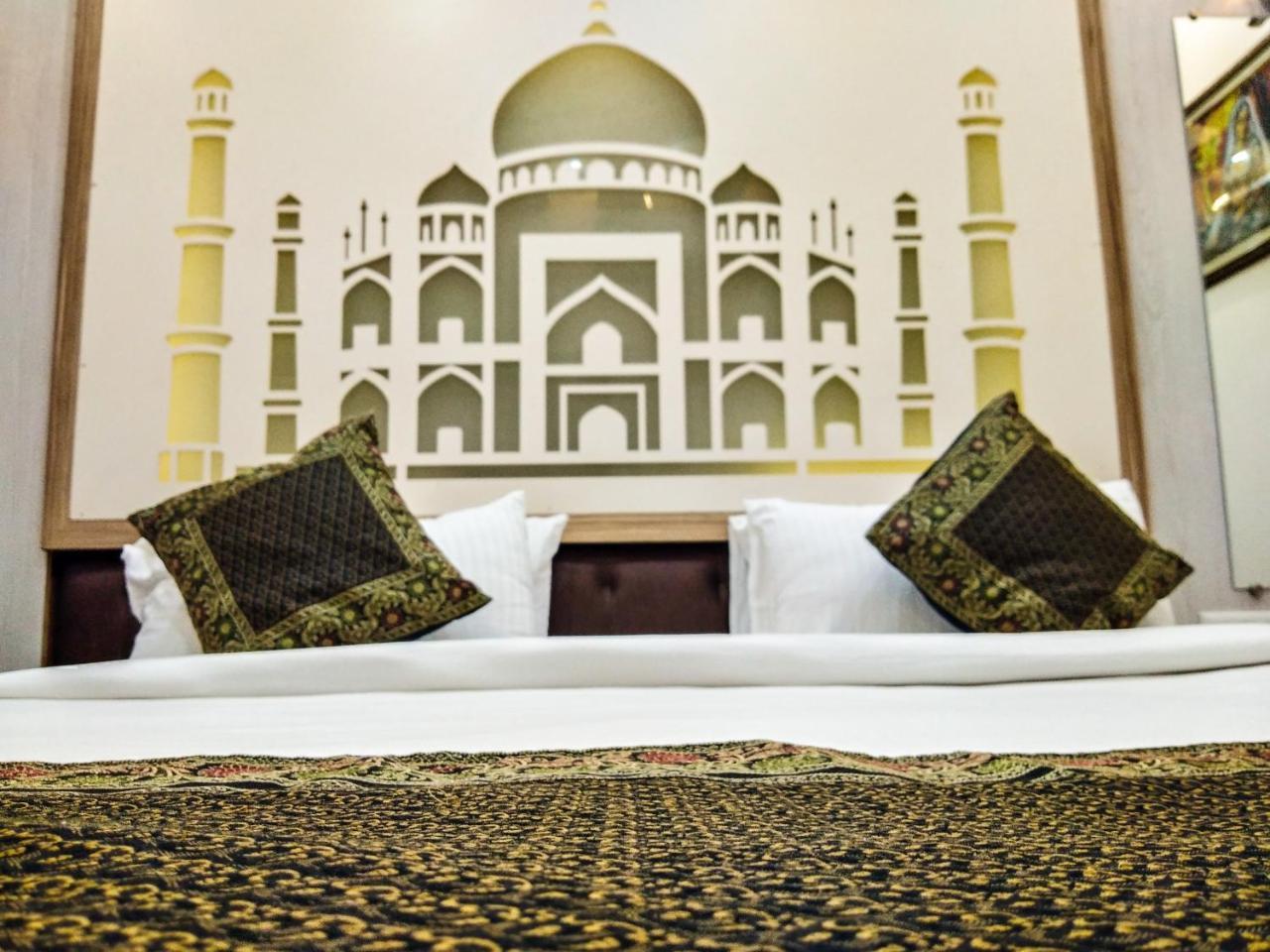 Dwivedi Hotels Sri Omkar Palace Varanasi Exterior foto