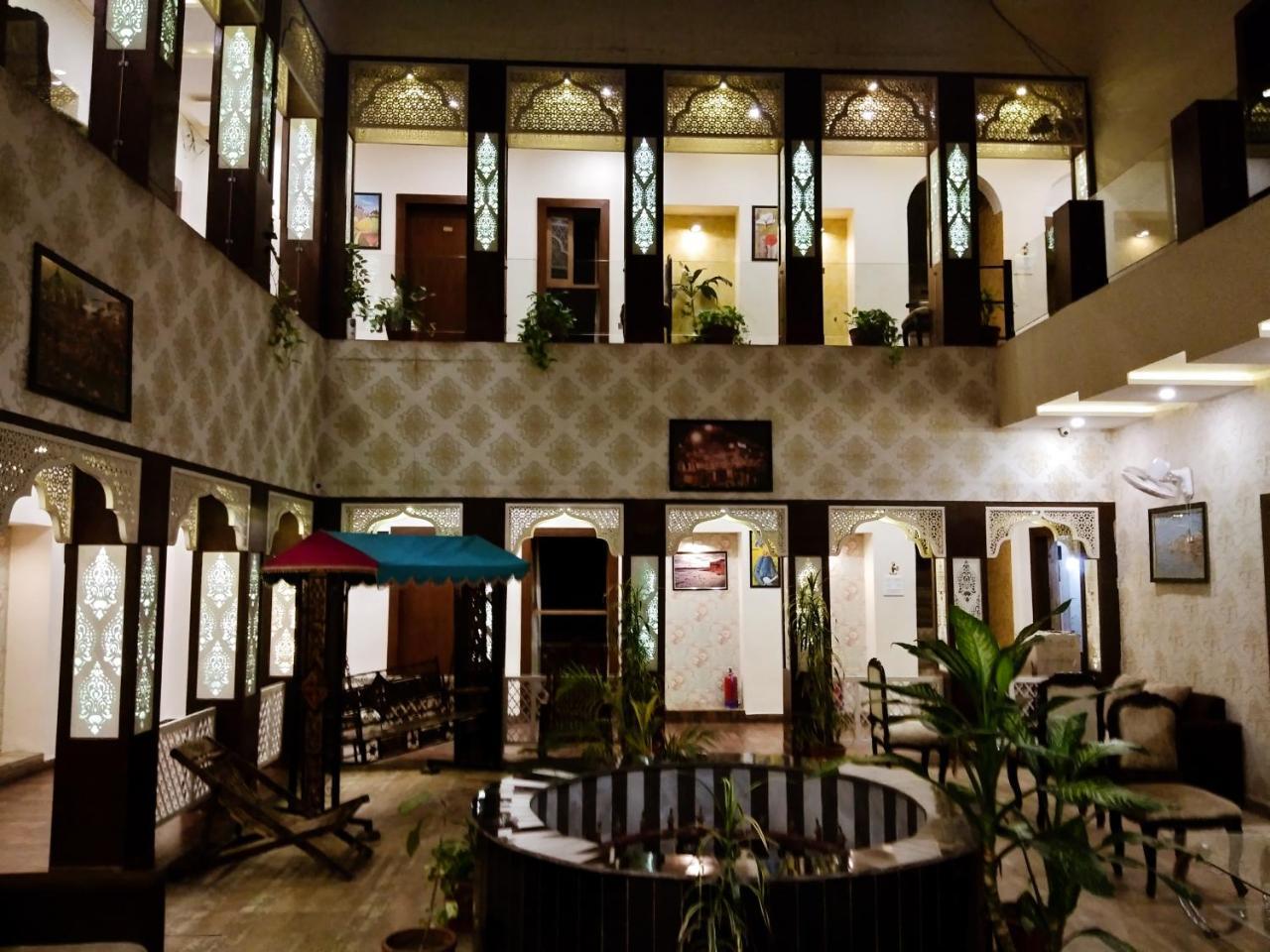 Dwivedi Hotels Sri Omkar Palace Varanasi Exterior foto